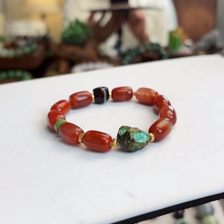 寒***雪南红玛瑙银S925镶嵌手链