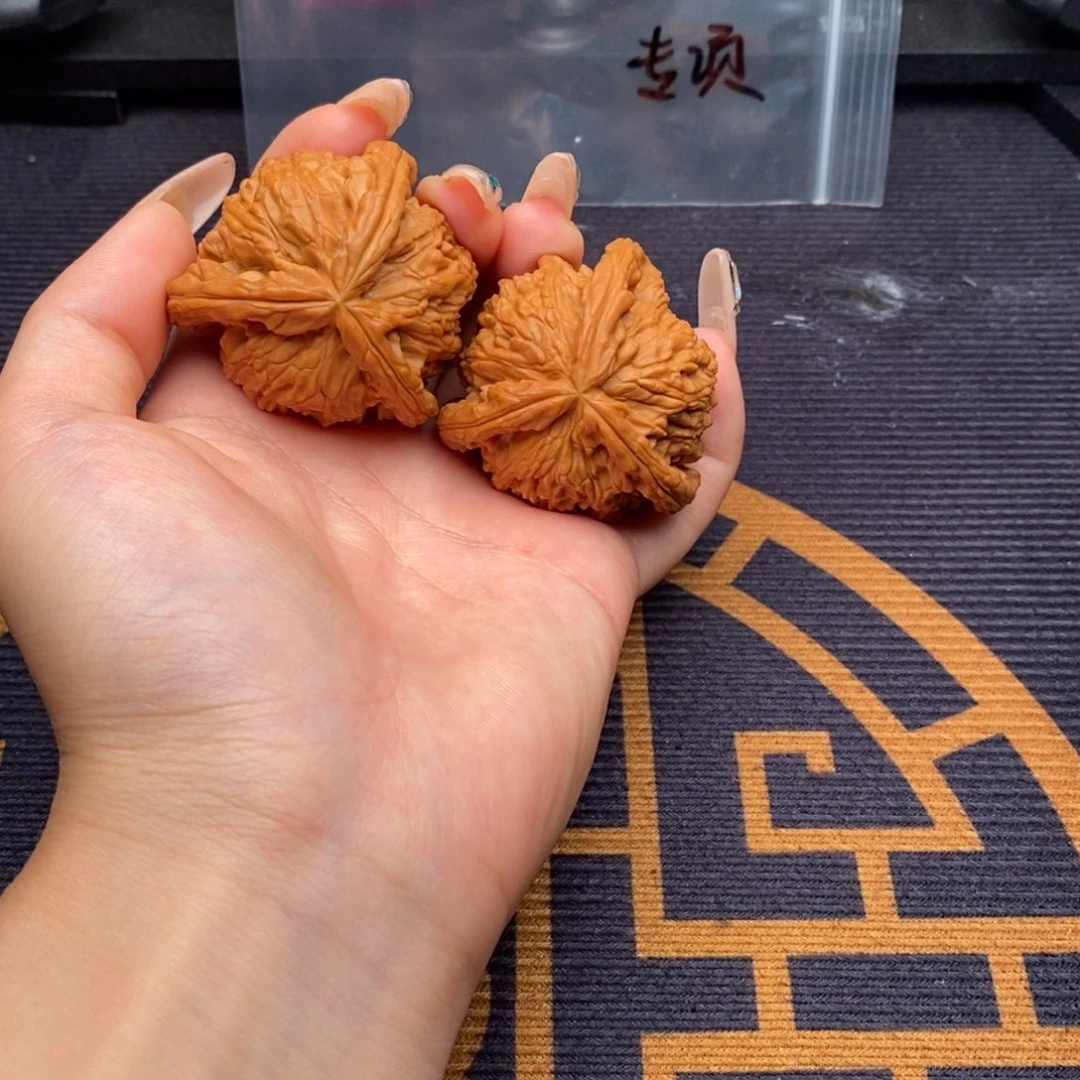 虫***哥吊坠文玩核桃白狮子