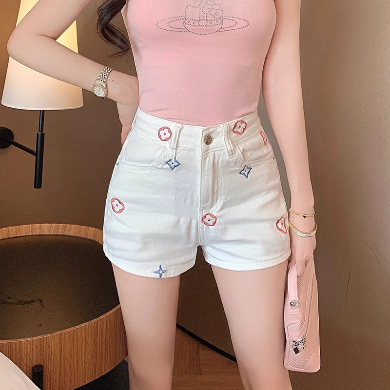 白色刺绣彩色图案设计白色休闲显瘦女夏季纯欲慵懒风女装