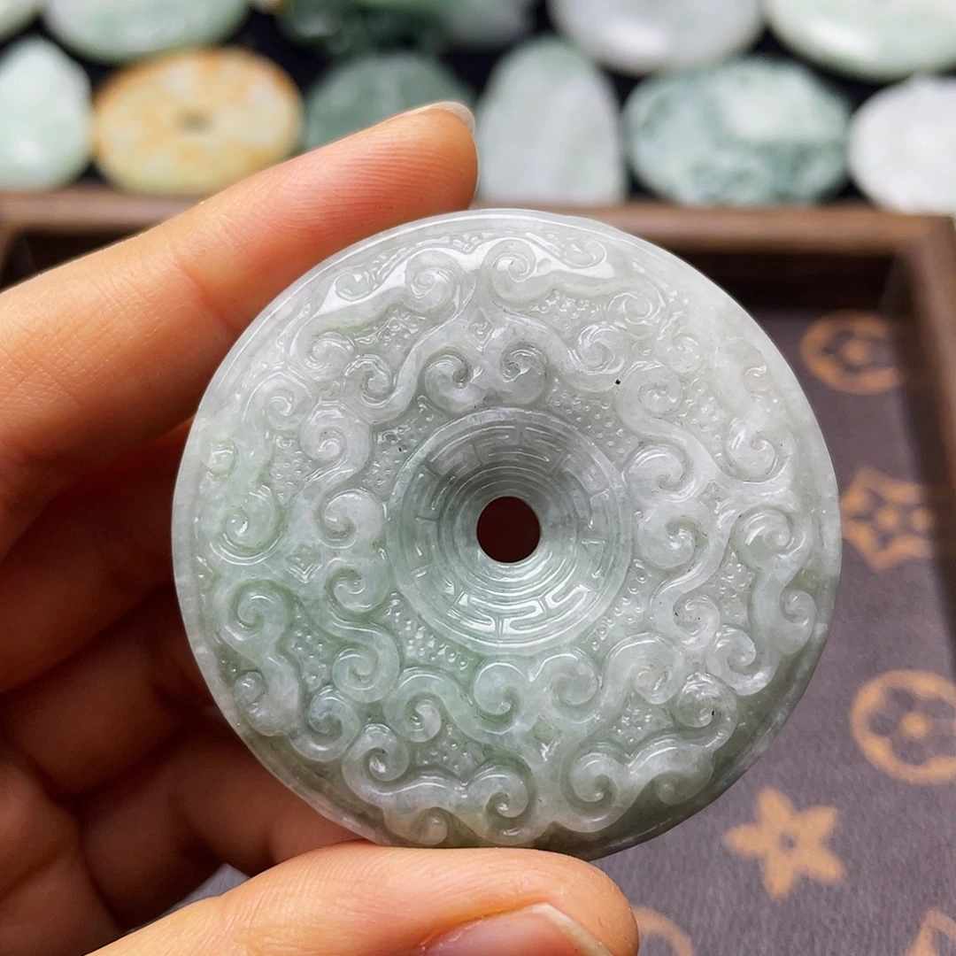 翡翠未镶嵌颈饰平安扣