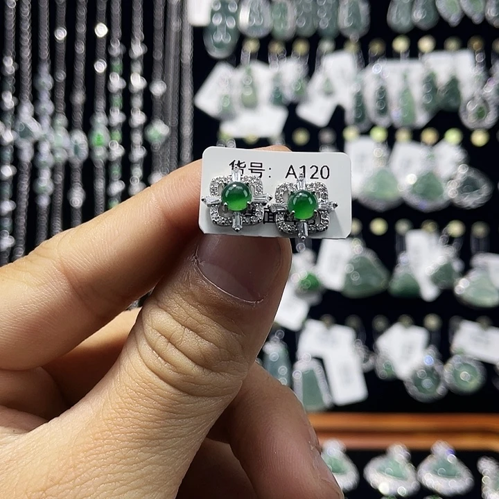 翡翠18K金镶嵌颈饰翡翠