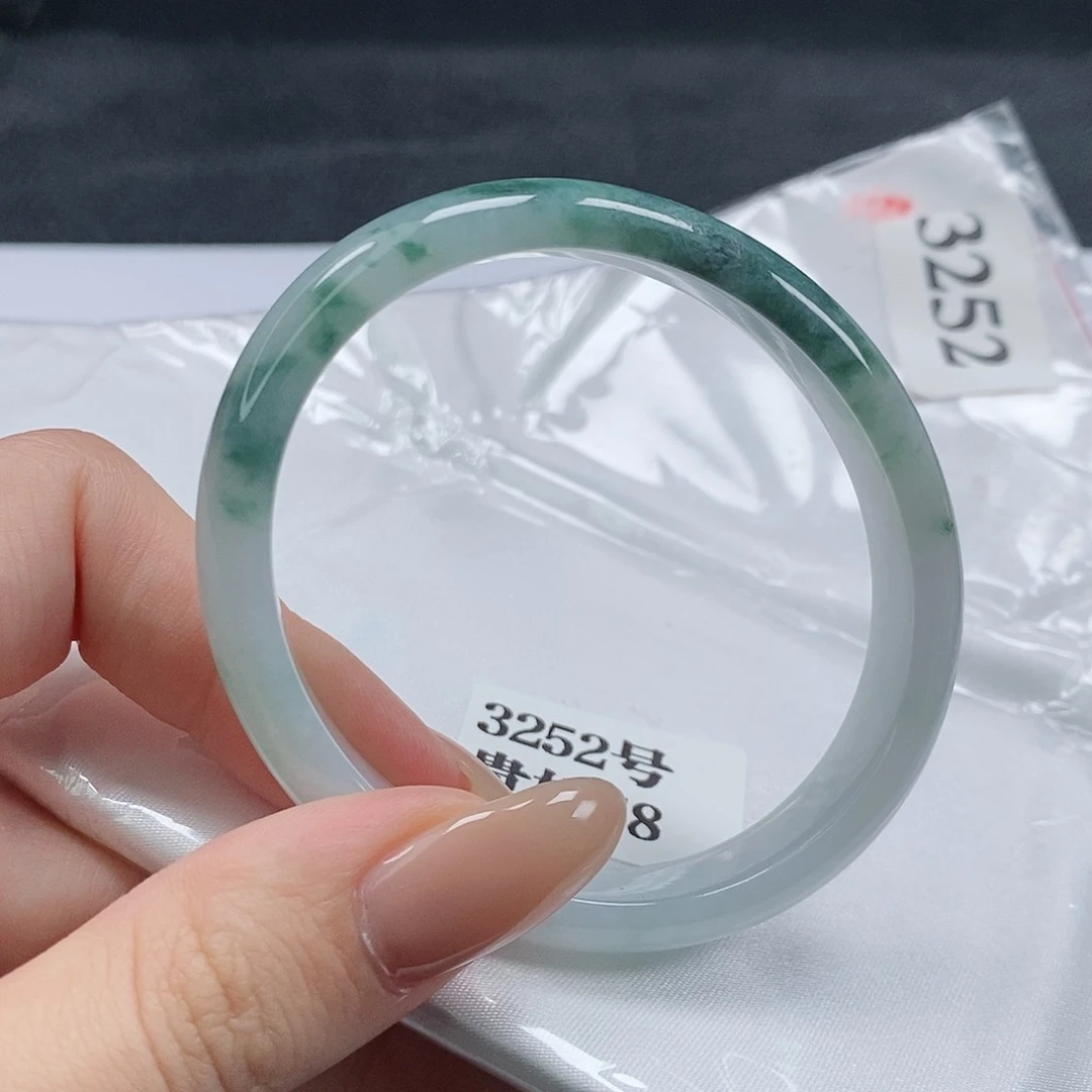 【闪购商品】翡翠手镯（贵妃镯）未镶嵌438号