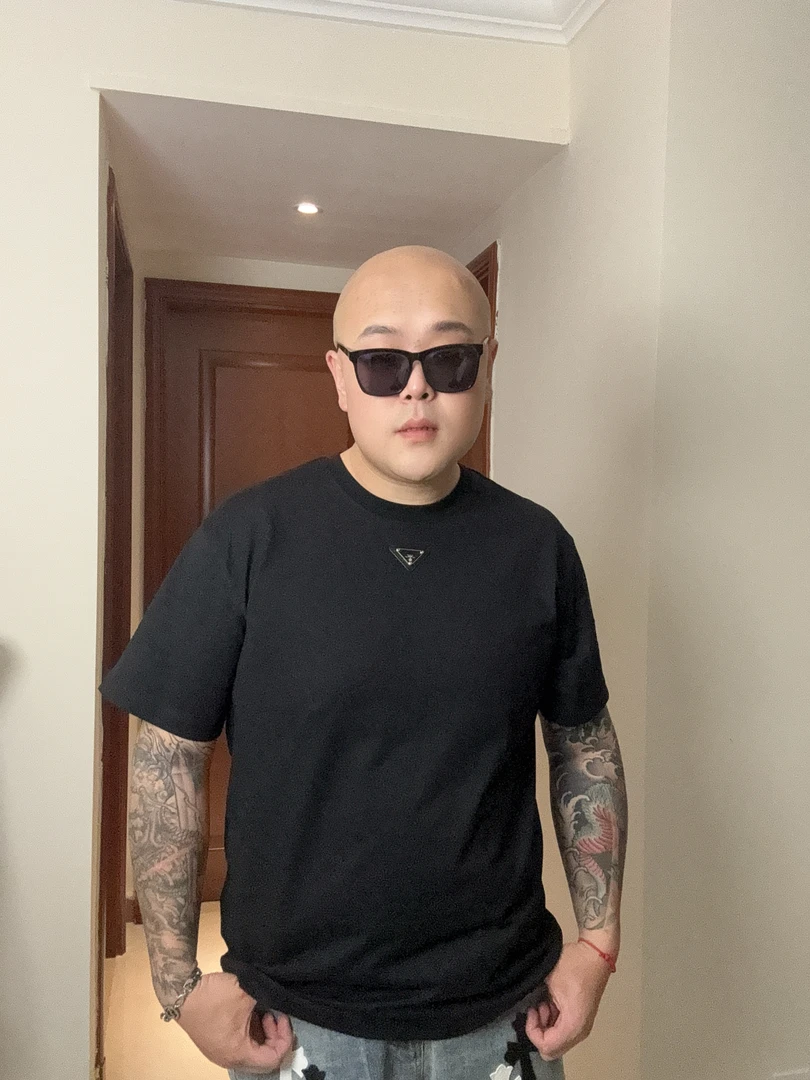 【大码男装340斤】 加肥加大 三角小标 皮牌 T恤 高版本