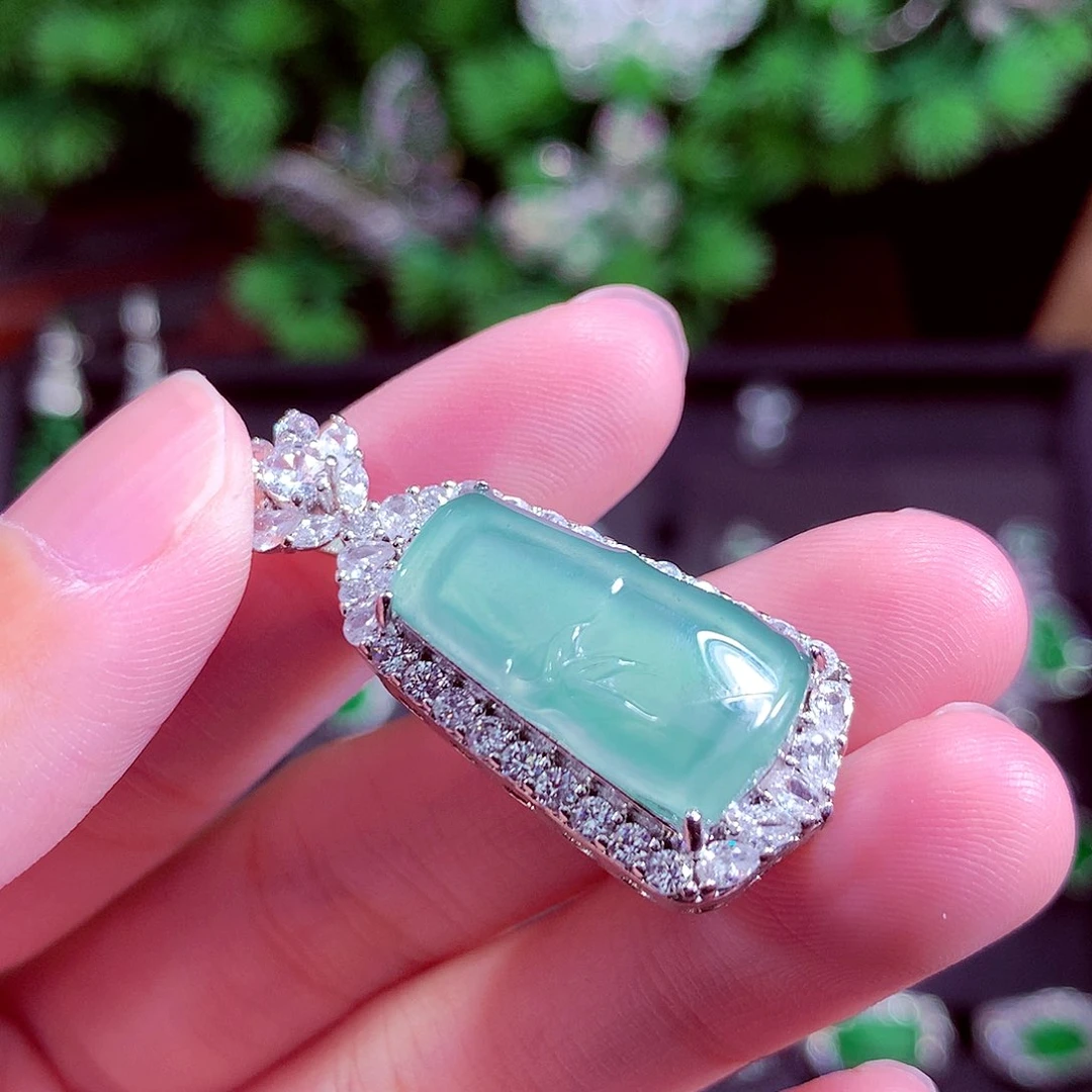 颈饰未镶嵌翡翠天然