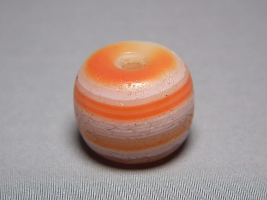 Bc94  老西亚上百年的红色缠丝玛瑙中号圆扁珠