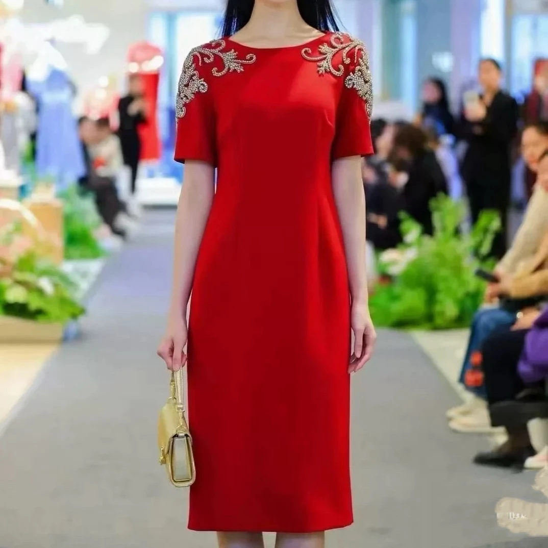 歌中有梦2025年新品一款多色重工钉珠撞色优雅连衣裙