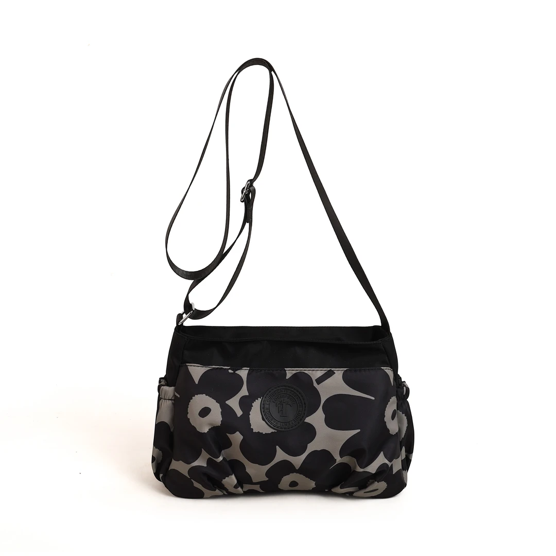 新款复古多口袋款单肩斜挎包户外邮差包港风