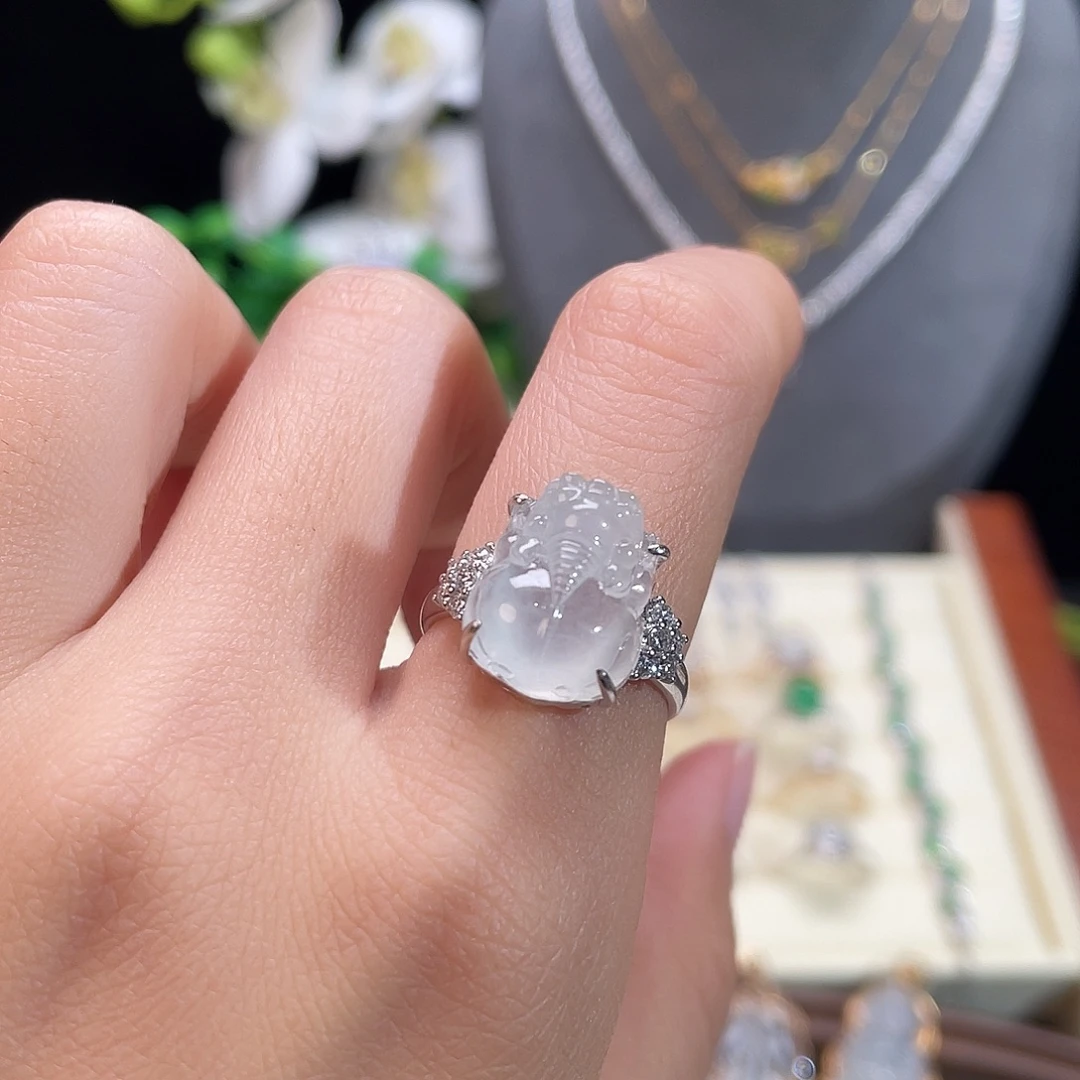 翡翠18K金镶嵌戒指