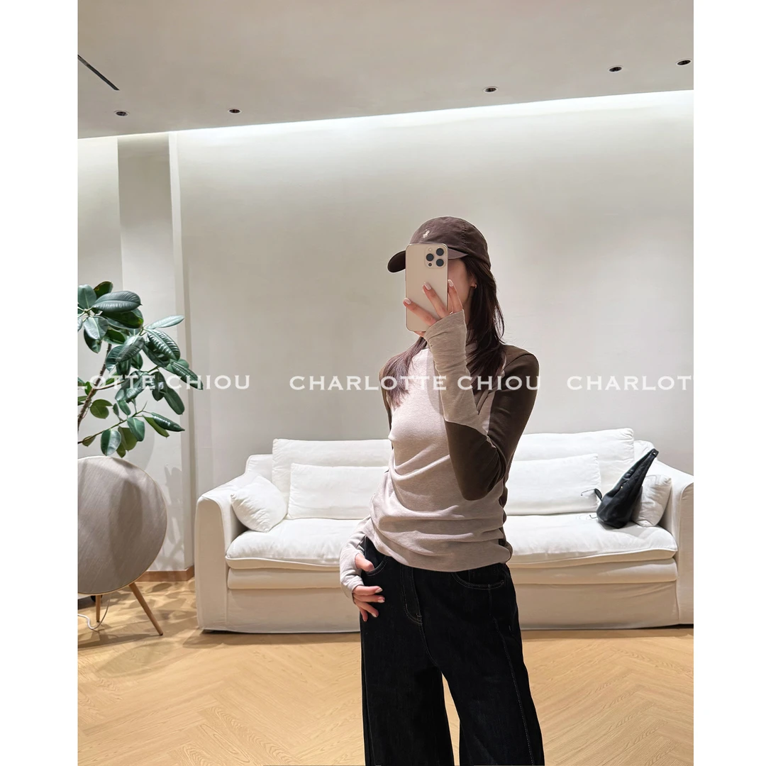 CHARLOTTE CHIOU自洽诠释 舒软磨绒拼接撞色设计肌理感长袖上衣