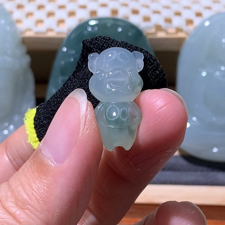 翡翠未镶嵌颈饰小猪猪