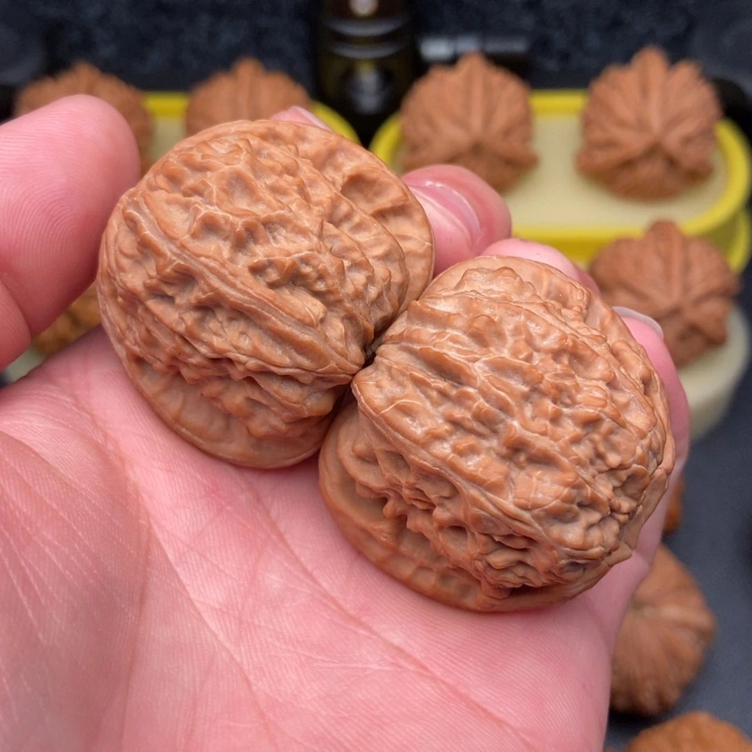 文玩核桃把件老树白狮子40