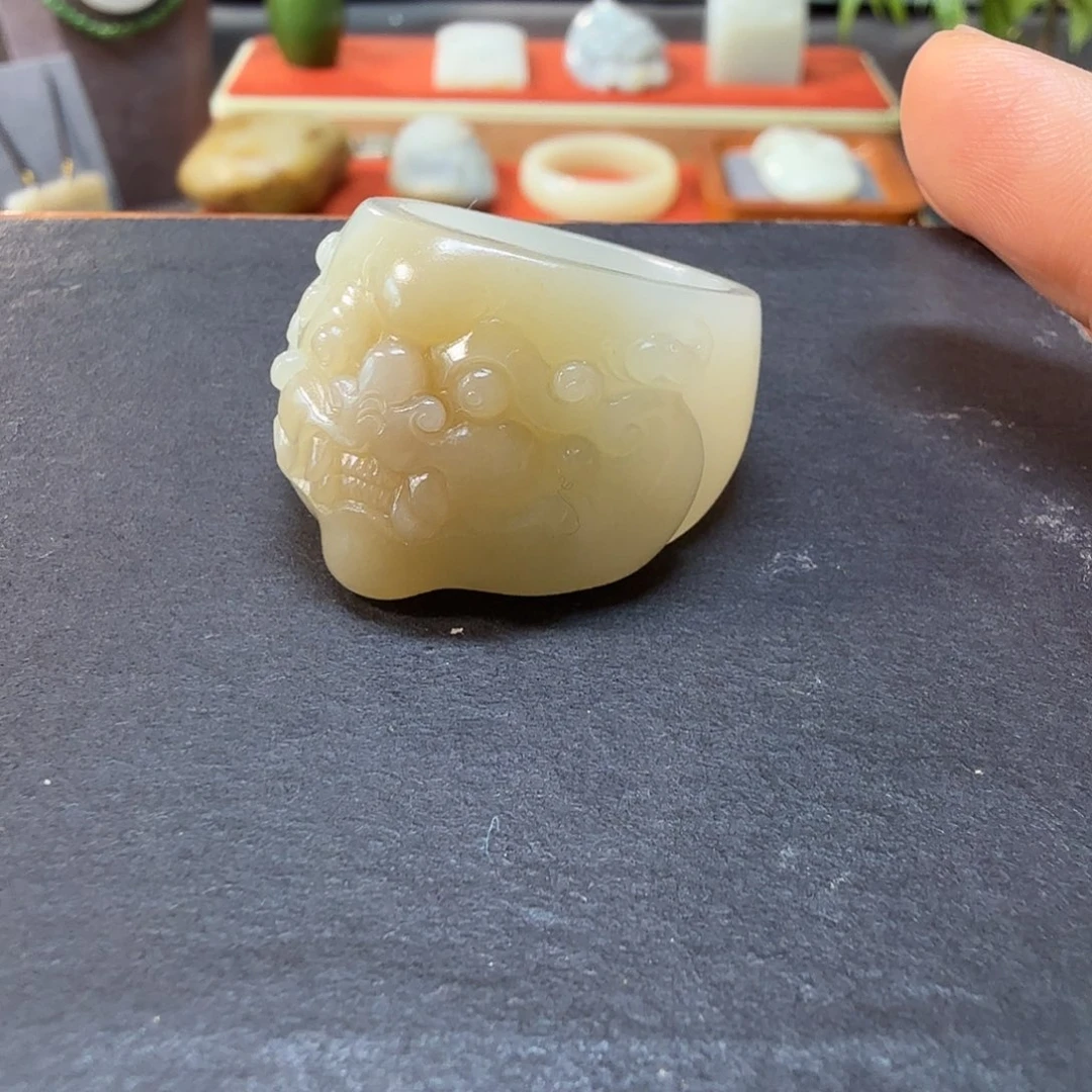 未镶嵌戒指和田玉