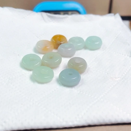 翡翠颈饰未镶嵌天****远珠子