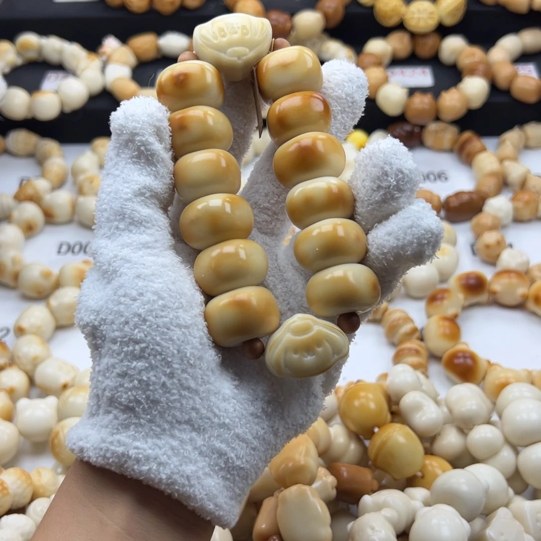 吊坠白玉菩提烤色豆腐