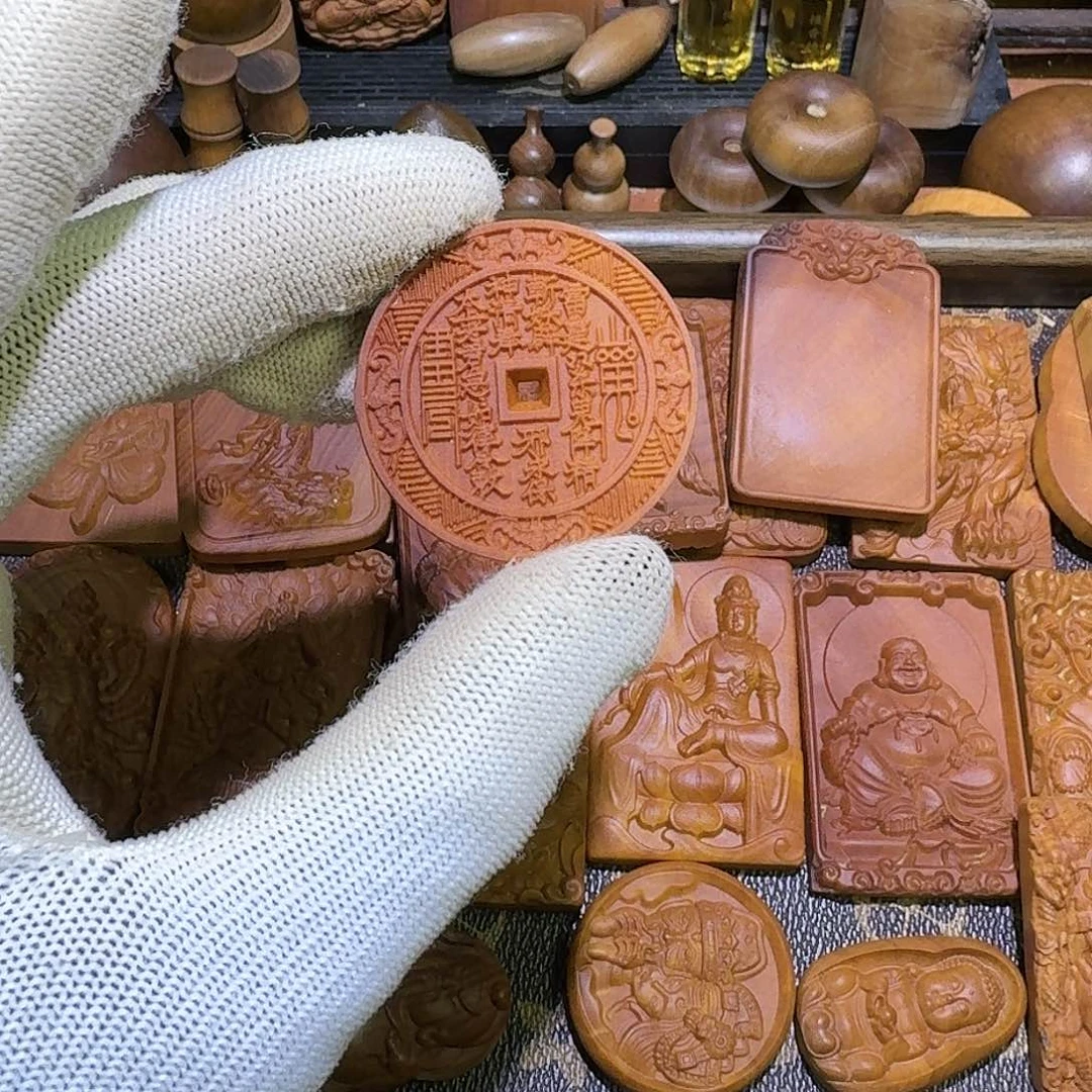 檀香木老山檀雕刻牌，山鬼花钱