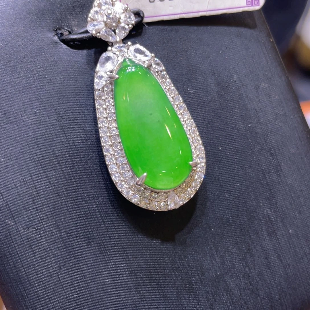 翡翠未镶嵌颈饰吊坠