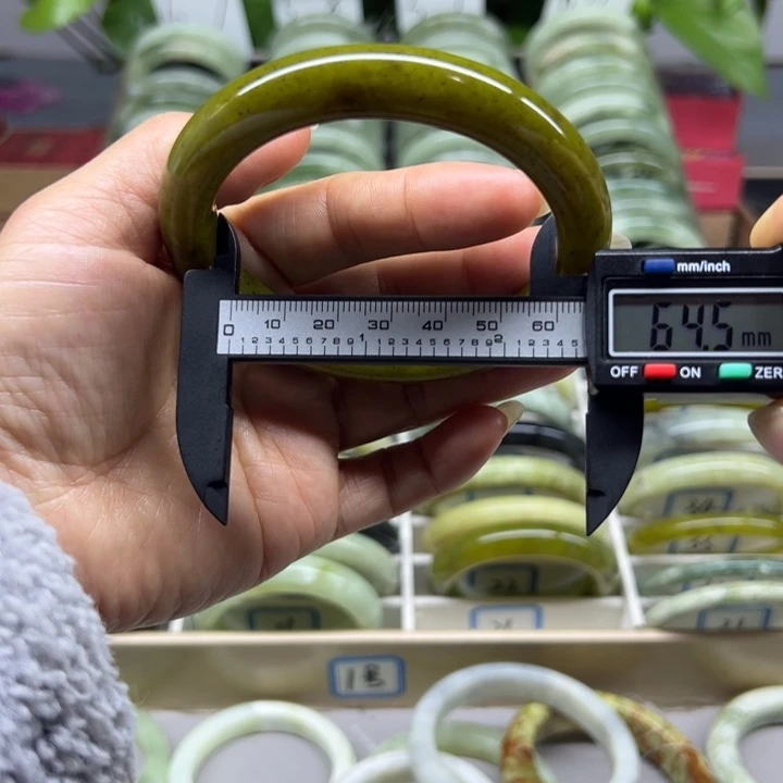 蛇纹石玉未镶嵌手镯19