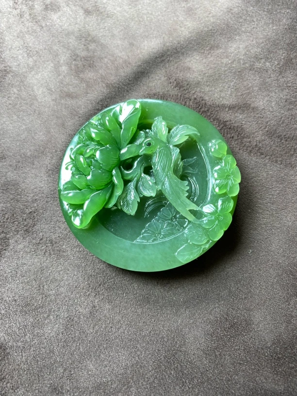 和田玉碧玉牡丹花圆牌