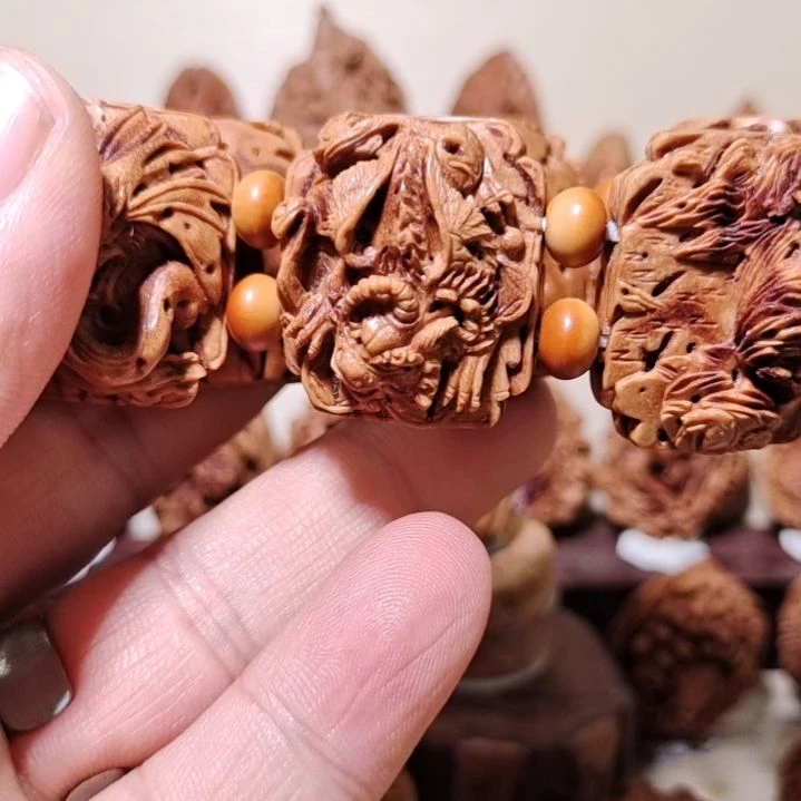 桃核纯手工雕刻手牌山海经瑞兽