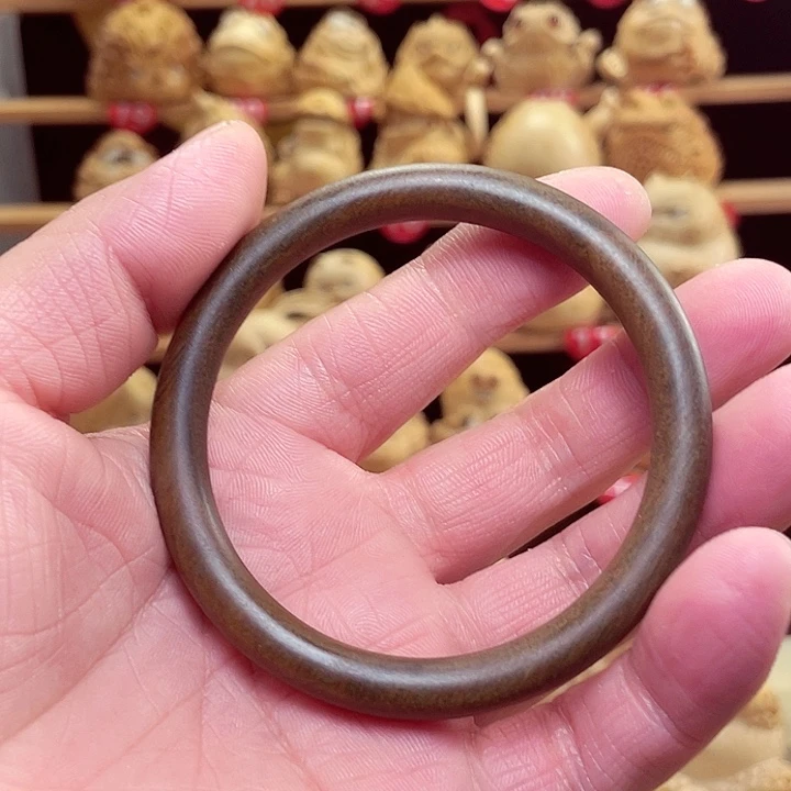 香榧木成****块绿檀手镯文玩手把件