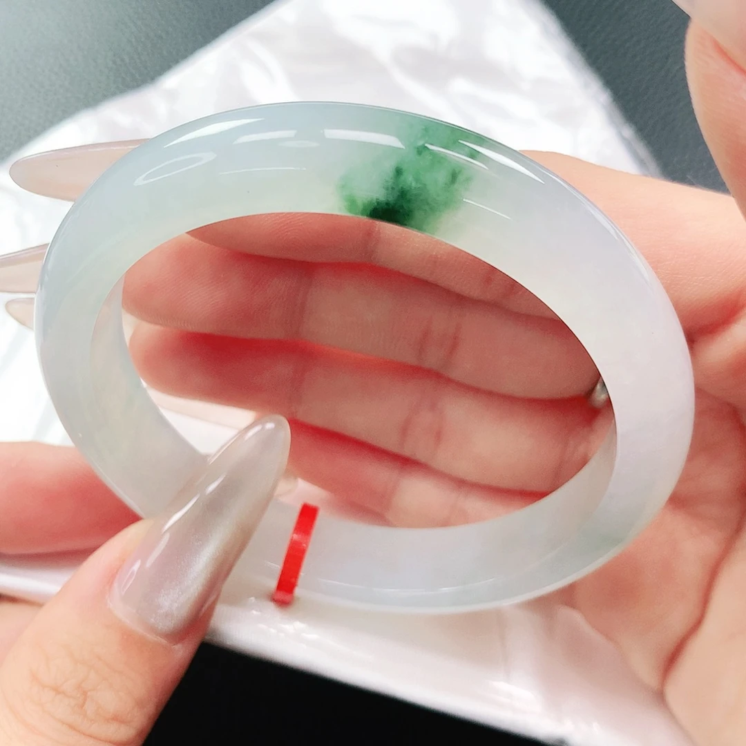 翡翠手镯未镶嵌56圈