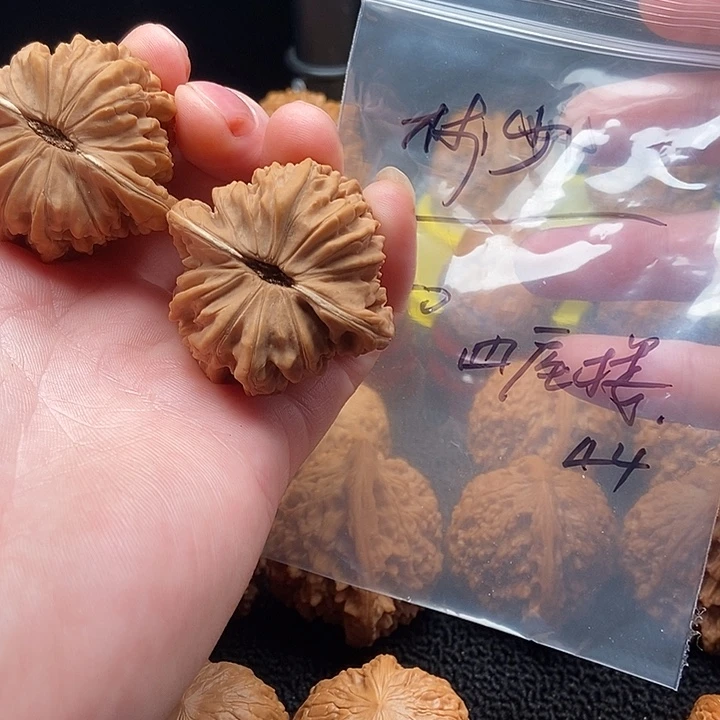 核桃文玩核桃把件四座楼44