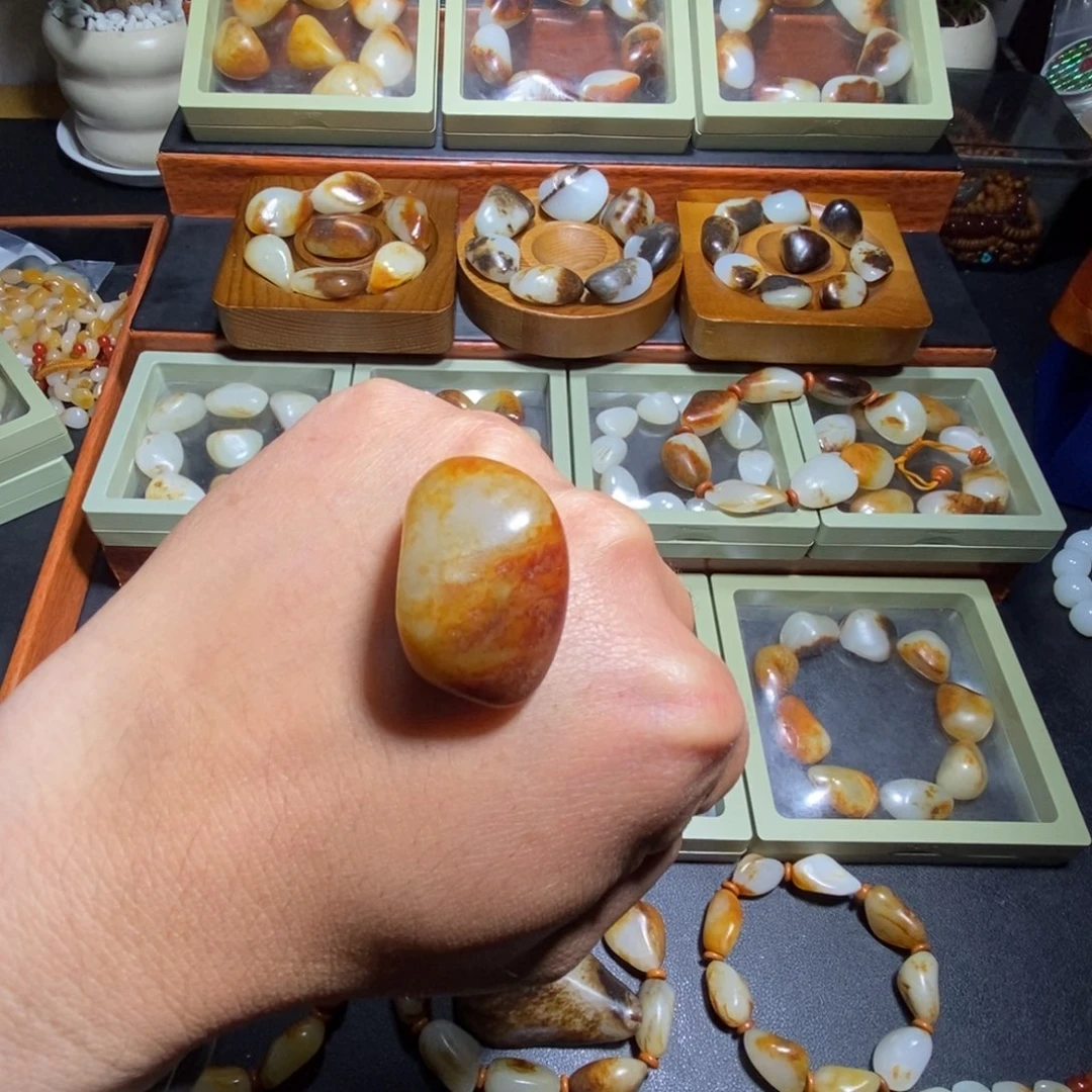 吴***泽和田玉未镶嵌手串