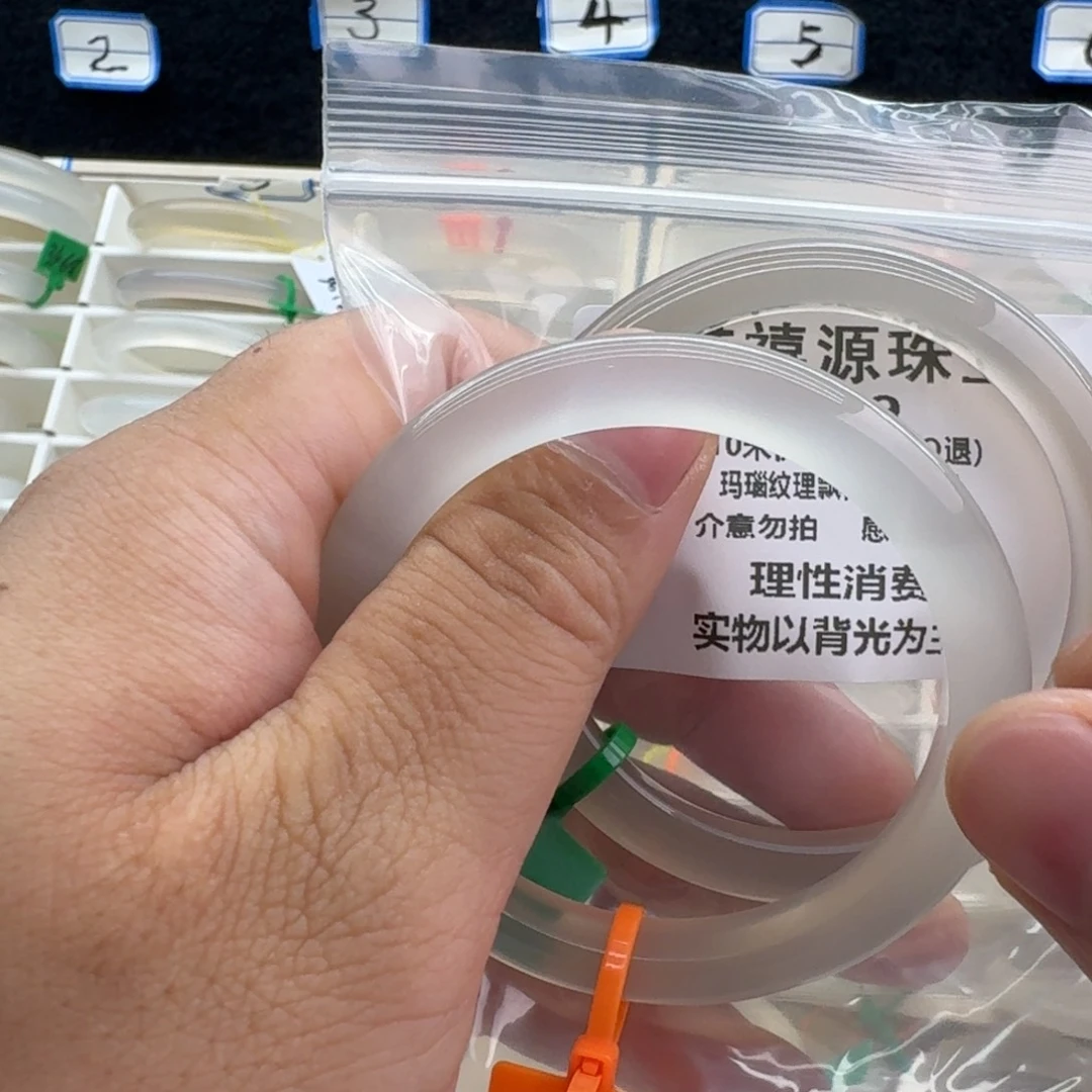 ****5玛瑙/玉髓未镶嵌手镯55。1219