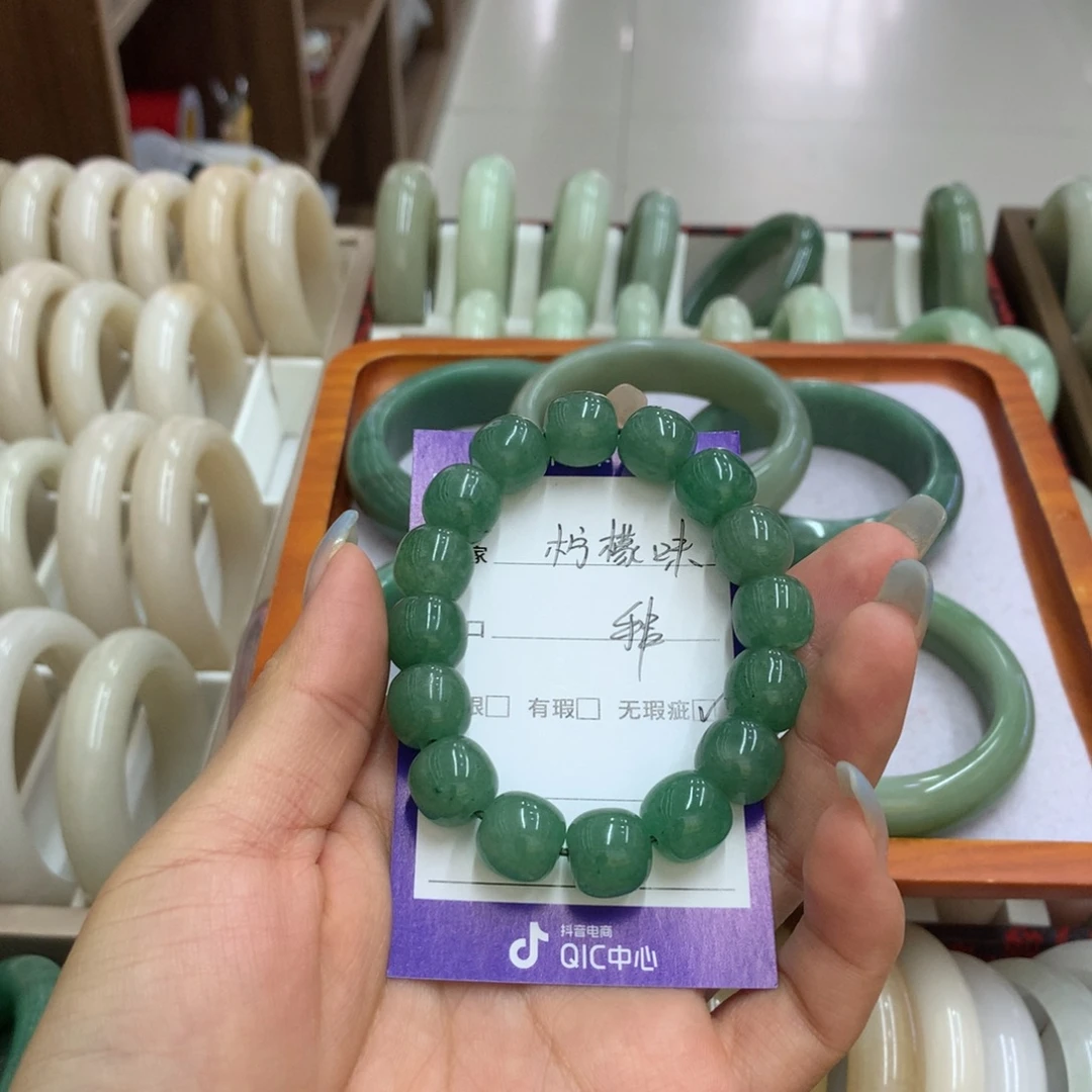 柠***菜石英质玉未镶嵌手串