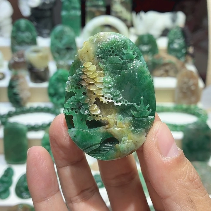 独山玉未镶嵌颈饰山水牌