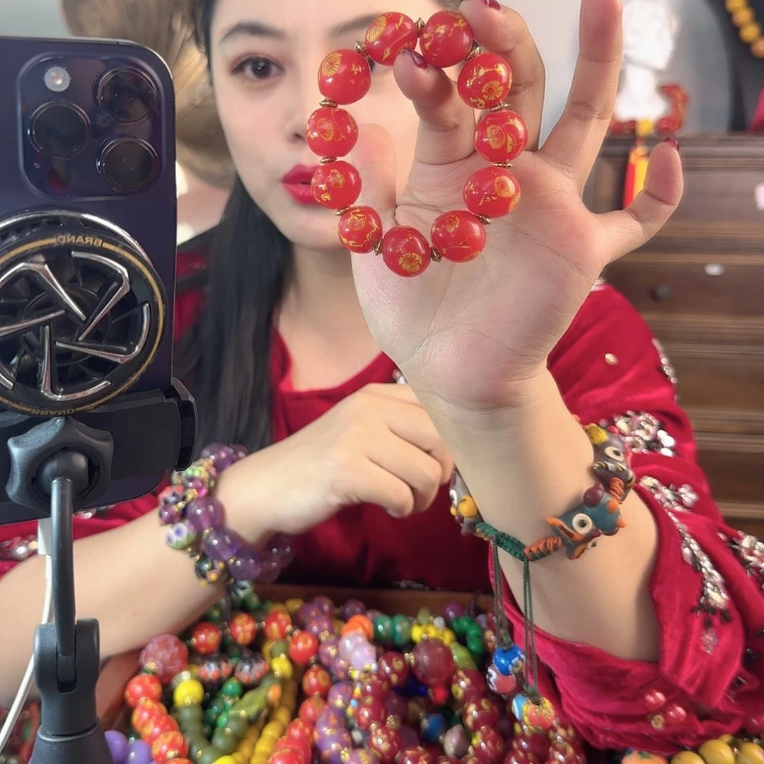 玻璃颈饰老琉璃的故事是一个人的故事