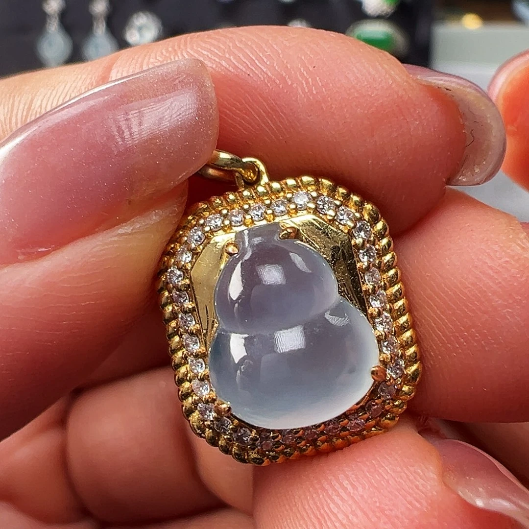 翡翠18K金镶嵌颈饰吊坠