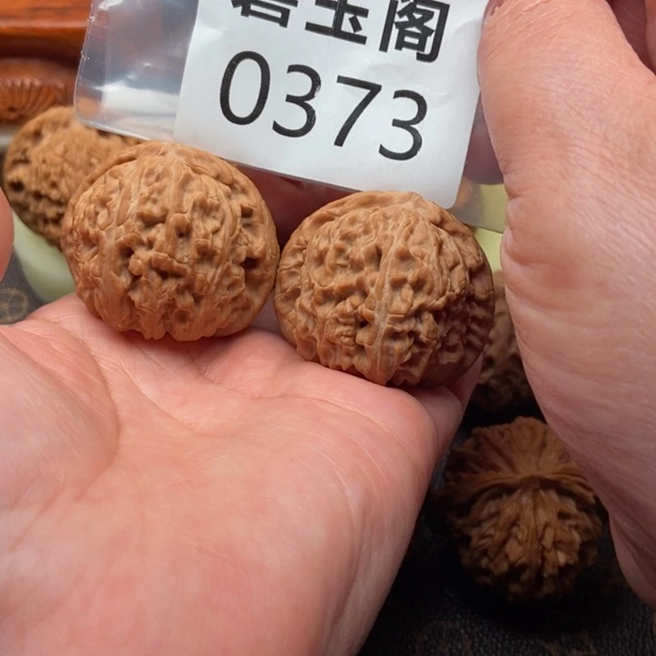 文玩核桃吊坠白狮子42