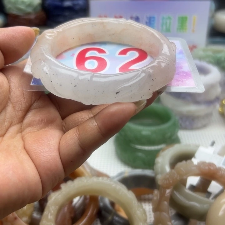 石英岩玉手镯未镶嵌
