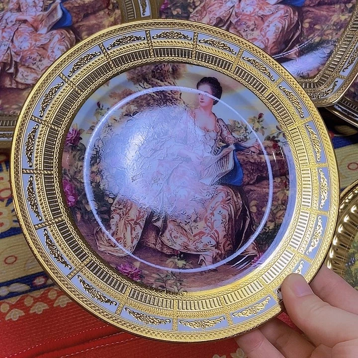 瓷片微瑕2只…………………………………