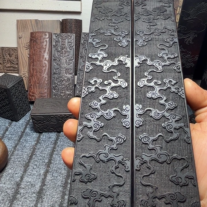 文***道紫光檀云纹镇尺一对