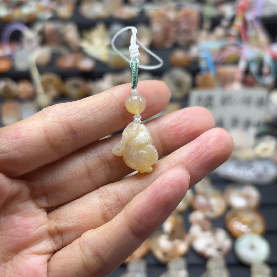 玛瑙/玉髓未镶嵌颈饰趴趴兔可挑选