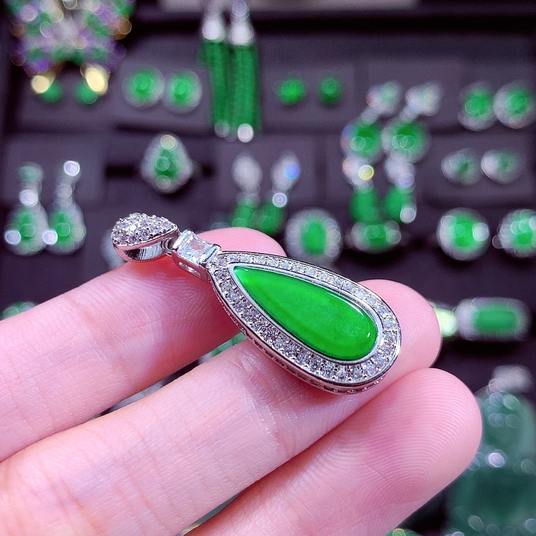 颈饰未镶嵌翡翠天然