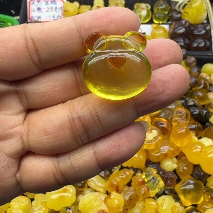 蜜蜡未镶嵌颈饰金珀熊头