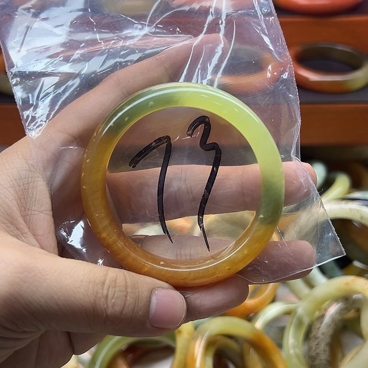 鏗****蛇纹石玉未镶嵌手镯