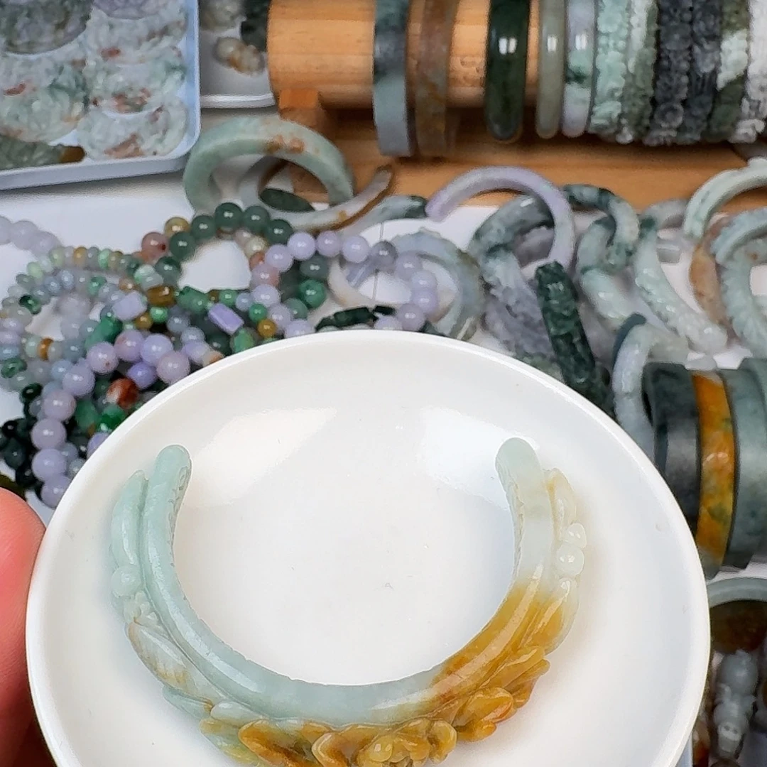 定制翡翠未镶嵌半镯