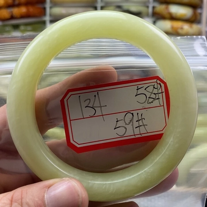 蛇纹石玉颈饰未镶嵌奈****⁵