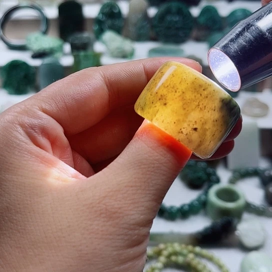 未镶嵌独山玉吊坠