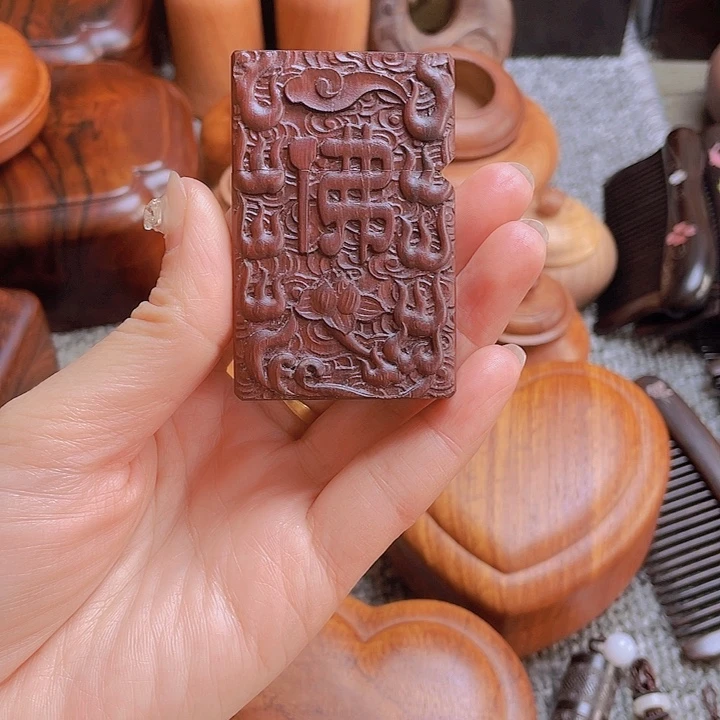 相***喻木打火机一个雕刻款