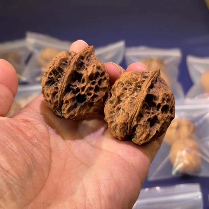 文玩核桃吊坠太湖石