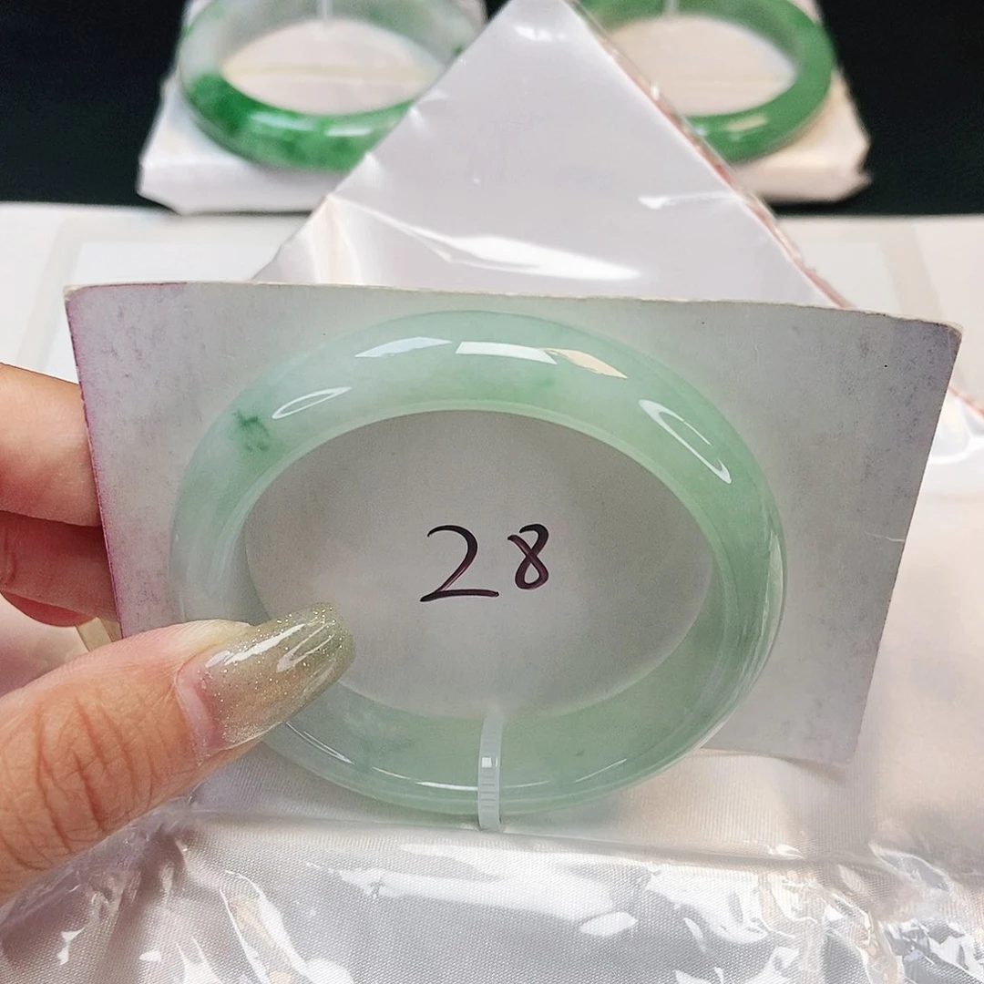 翡翠手镯未镶嵌 正圈52+