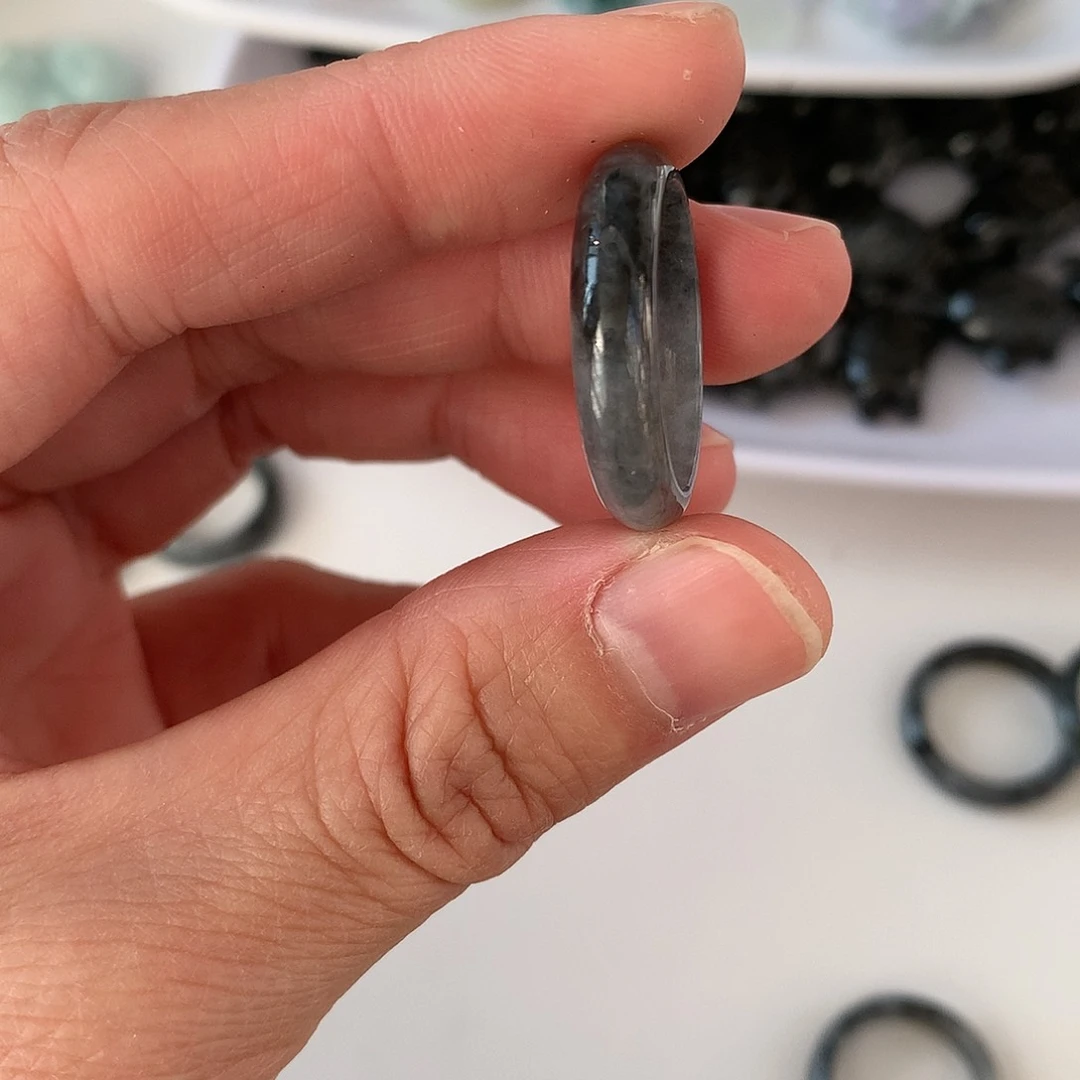 翡翠颈饰未镶嵌?****?戒指