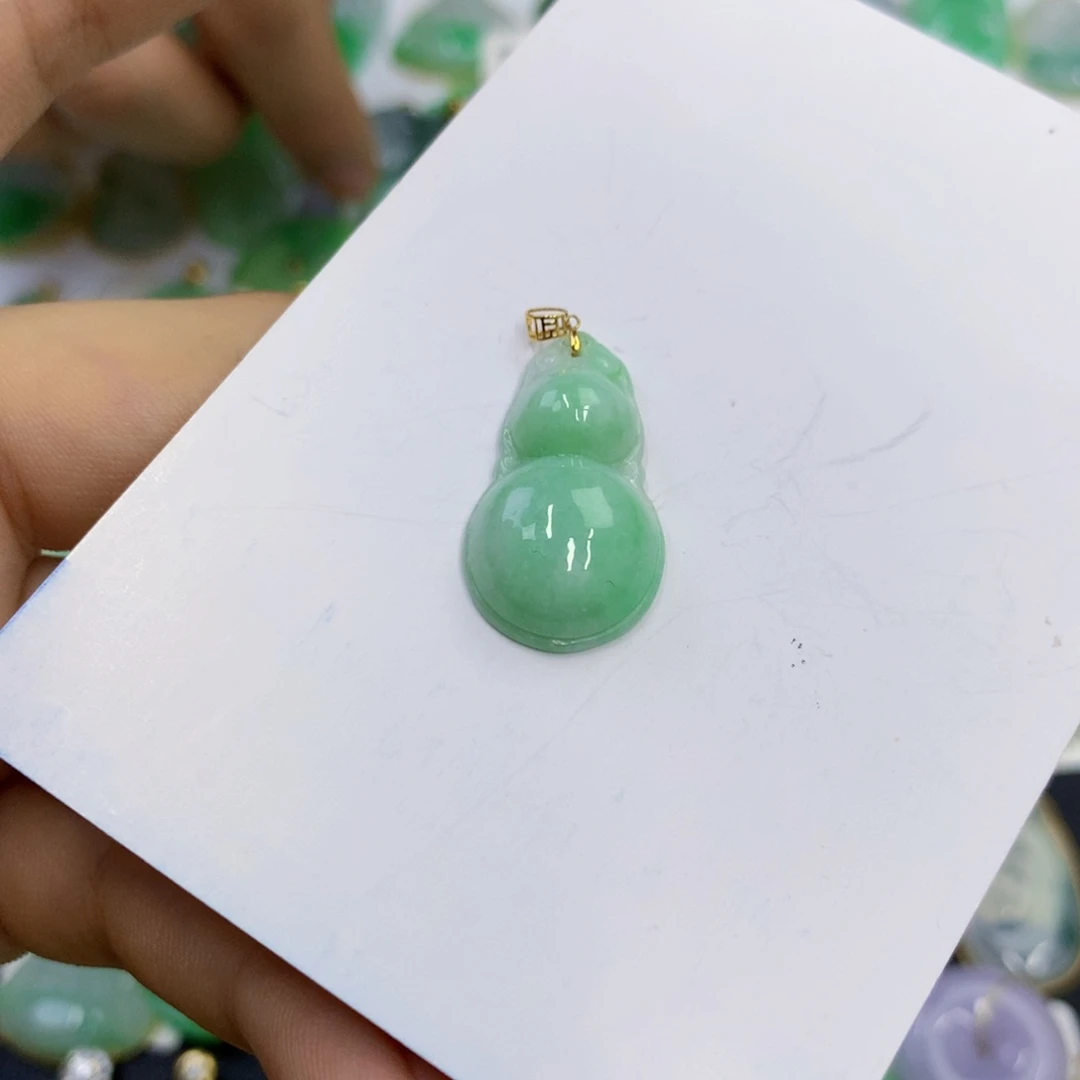 翡翠18K金镶嵌颈饰翡翠