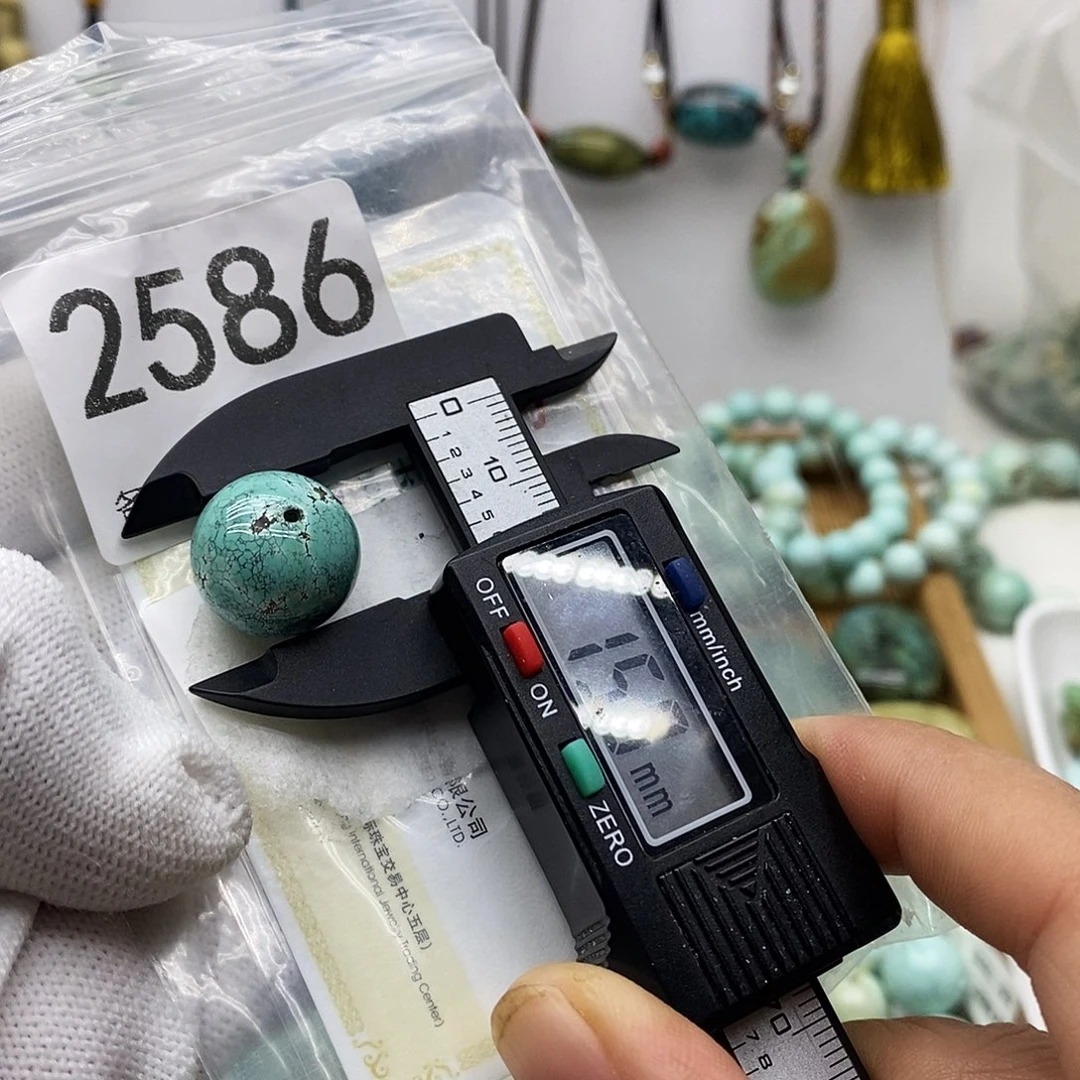 绿松石未镶嵌颈饰