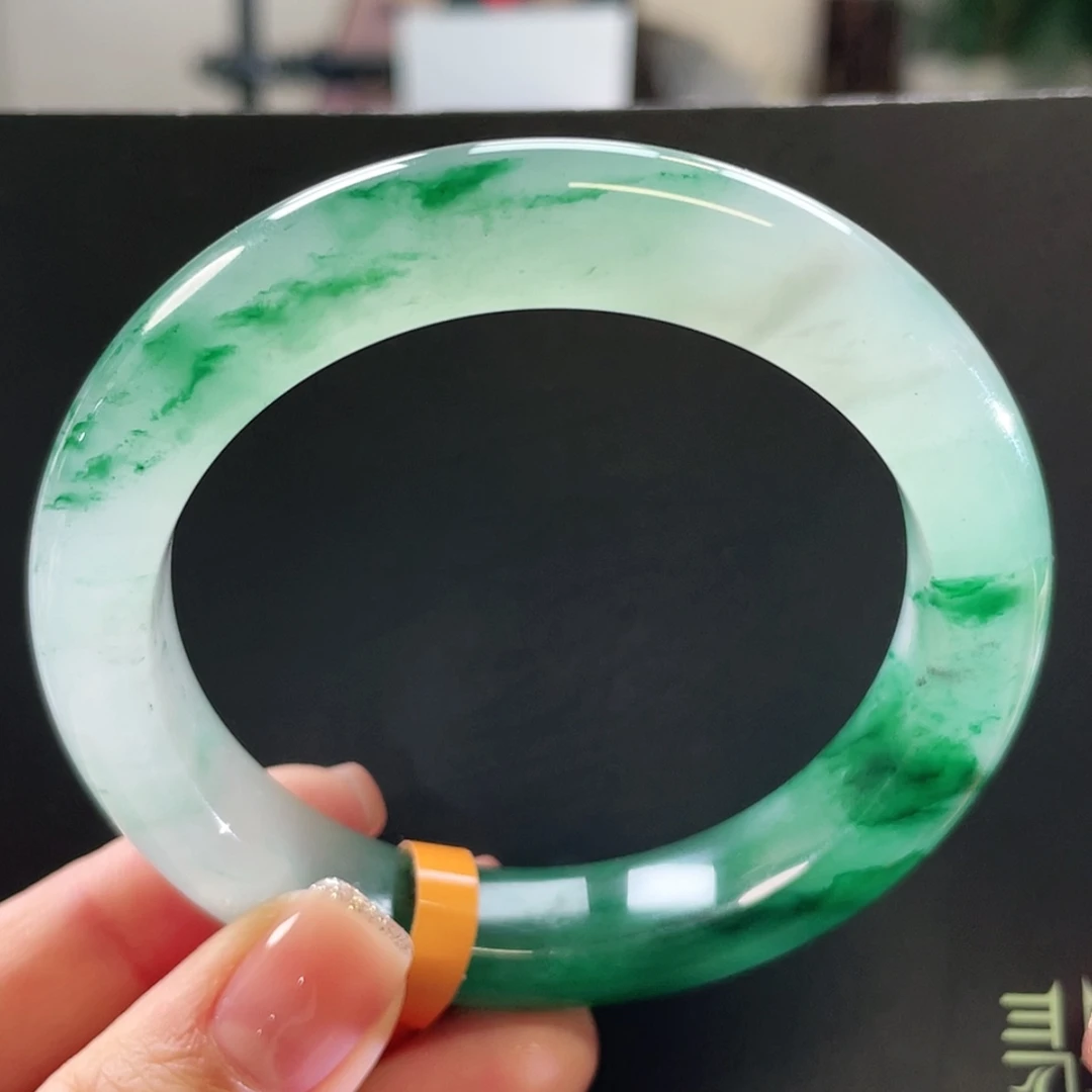 【闪购商品】未镶嵌手镯石英质玉